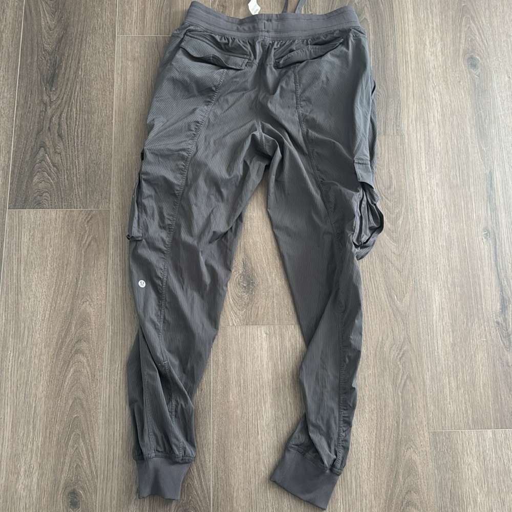 Lululemon Dance Studio Relaxed Fit Mid Rise Cargo Joggers SOLD OUT COLOR - Picture 4 of 4